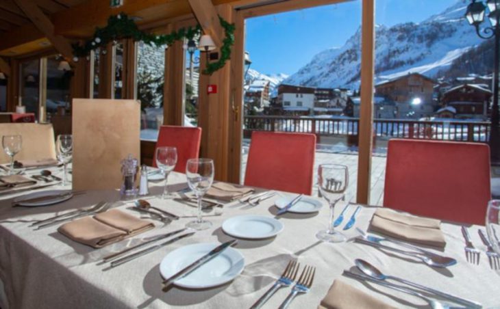 Chalet Hotel Le Savoie, Val d'Isère, Dining